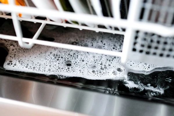 Cách xử lý máy rửa bát bị đọng nước tại nhà hiệu quả