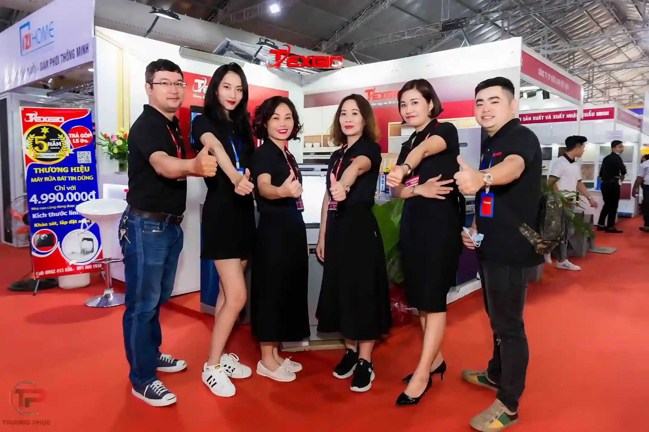 nhân viên texgio tại triển lãm quốc tế Vietbuild